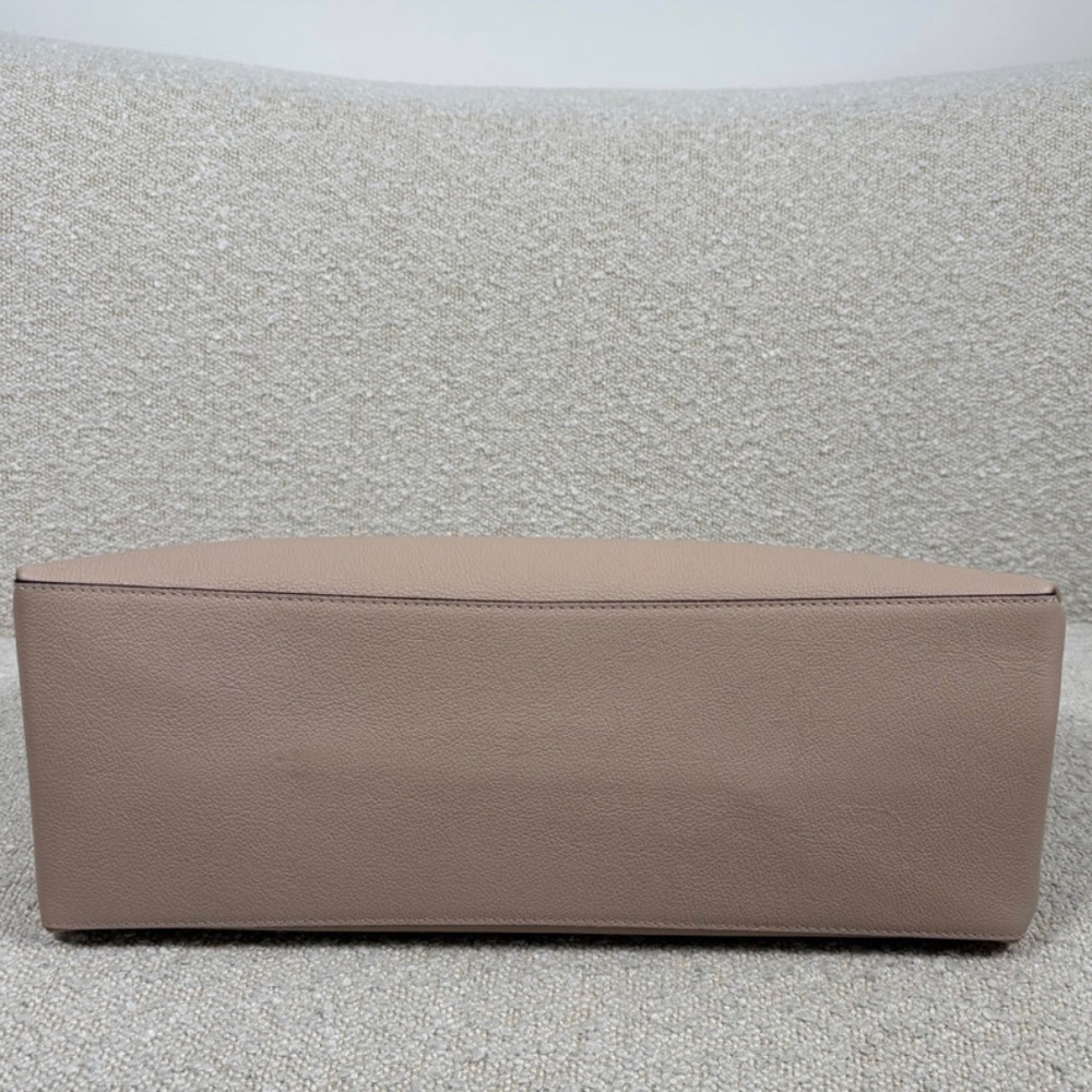 Authentic Pre-Owned Louis Vuitton Greige Grained Calfskin Lockme Shopper - Picture 3 of 16